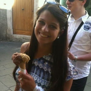 Meet your Posher, Danielle